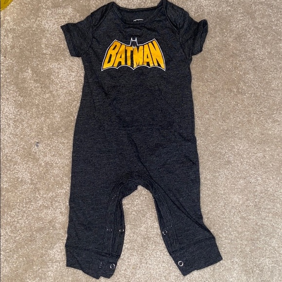 Batman short sleeve onesies - Picture 4 of 5